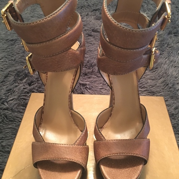 GUCCI Iman Platform Heels * Retail $1275 * 39.5 = US 8.5-9 - Picture 13 of 16